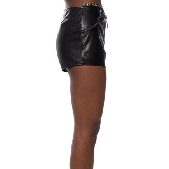 Xena Zipped & Buttered Up: Vegan Leather Shorts L XL - Picture 4 of 12
